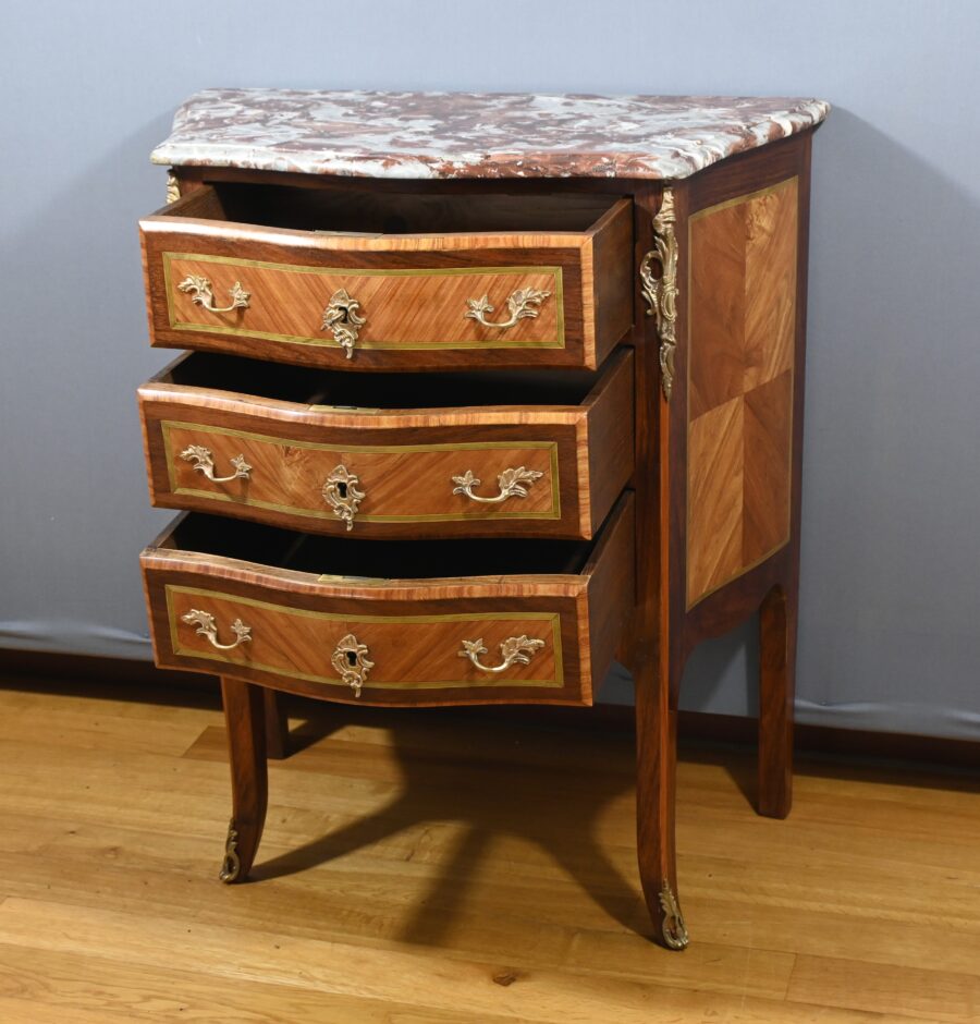 Petite Commode en Marqueterie, style Transition Louis XV / Louis XVI - Début XXe – Image 4