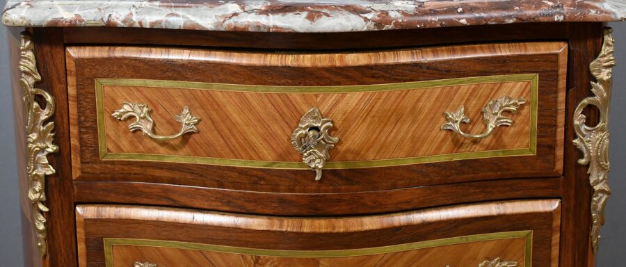 Petite Commode en Marqueterie, style Transition Louis XV / Louis XVI - Début XXe – Image 7